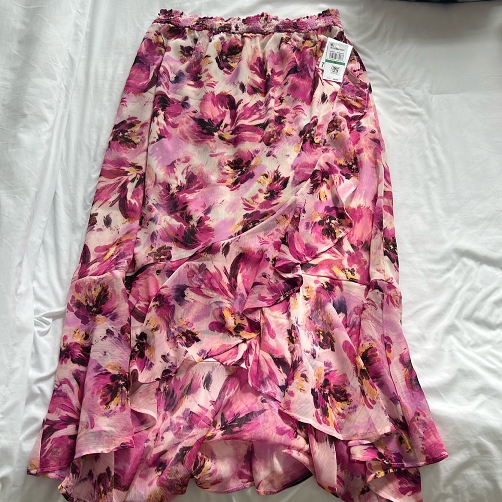 Women’s wrapped high low floral skirt size L petite